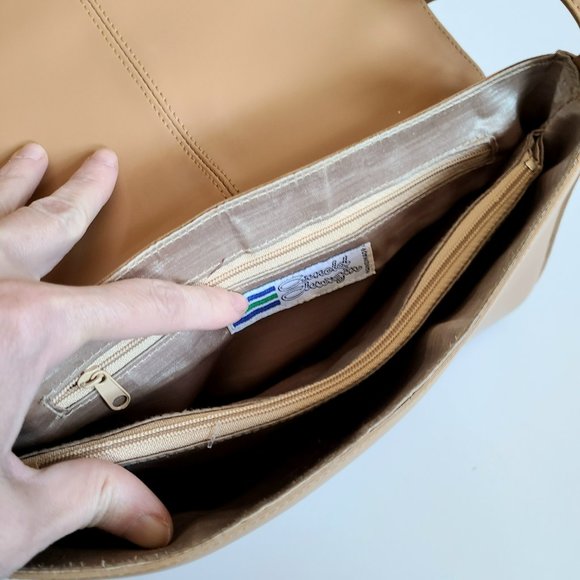 Arnold Churgin messenger shoulder bag. - Picture 8 of 8